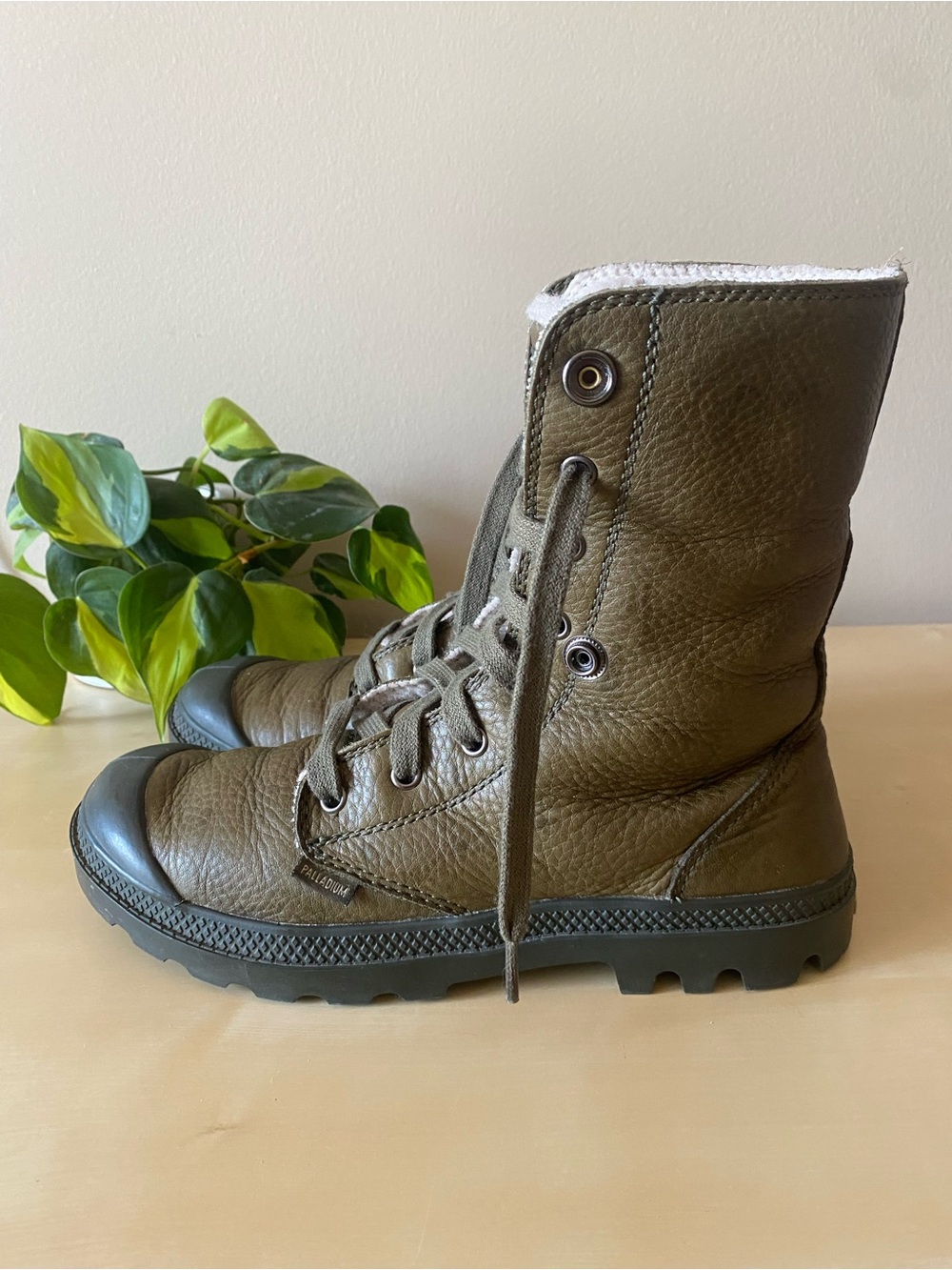 Palladium olive green leather winter boots, size 9
